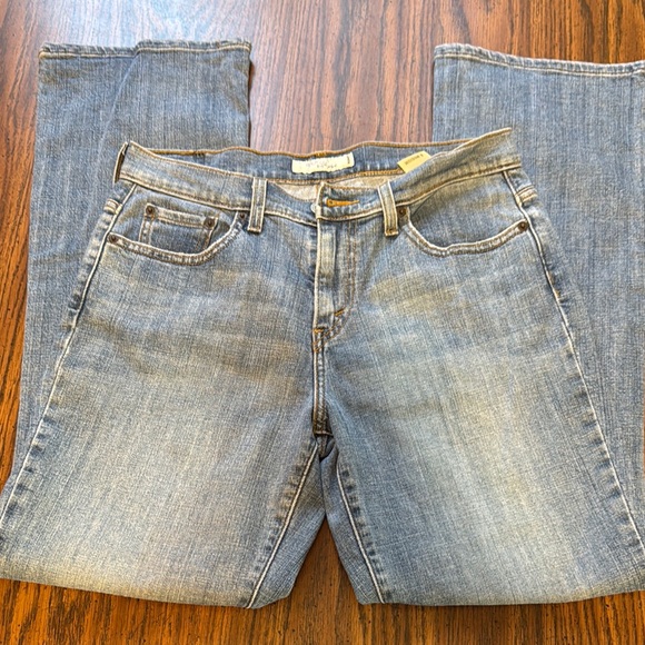 Levi's Women's 515 Blue Boot Cut Jeans Size 8 - Picture 2 of 6